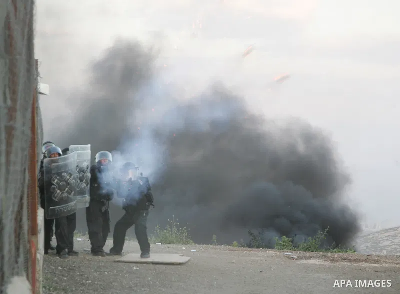 Israeli soldiers fire tear gas canisters towards Palestinian youths during clashes in the most Arab neighbourhood of Issawiah in Jerusalem on April 9,2011. Photo by Mahfouz Abu Turk