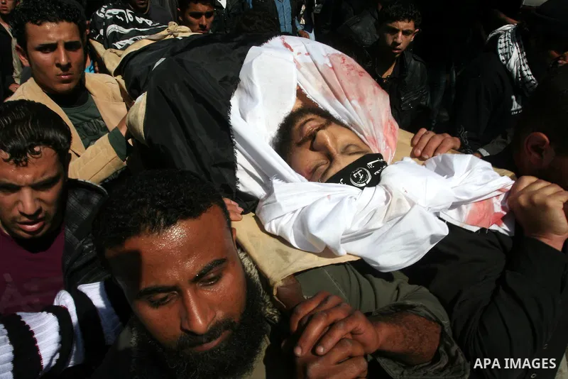 Palestinians carry the body of Popular Resistance Committees militant Raed Al-Bar during his funeral in Gaza City April 10, 2011. Al-Bar was killed in an Israeli air strike on Saturday. Palestinian militant groups in the...