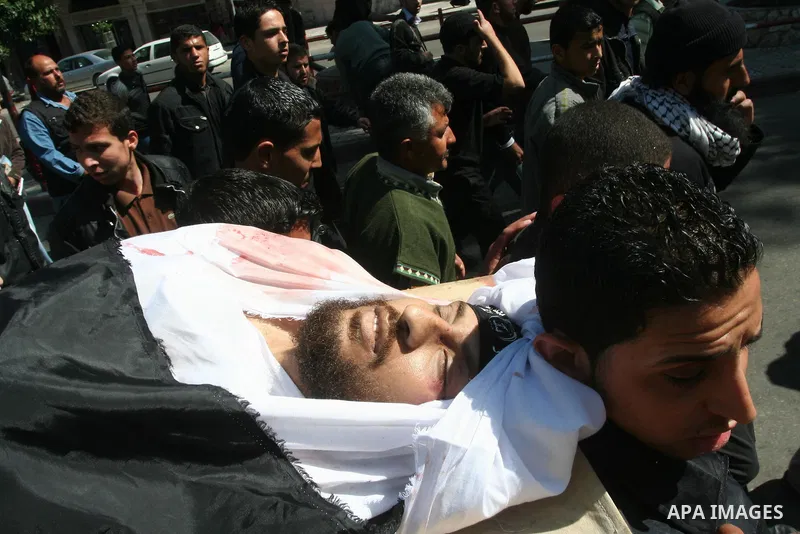 Palestinians carry the body of Popular Resistance Committees militant Raed Al-Bar during his funeral in Gaza City April 10, 2011. Al-Bar was killed in an Israeli air strike on Saturday. Palestinian militant groups in the...