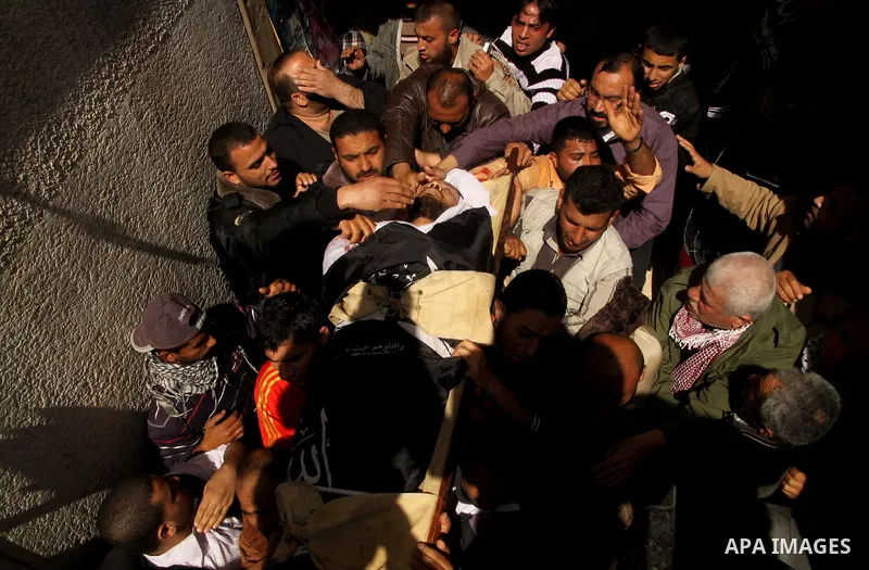 Palestinians carry the body of Popular Resistance Committees militant Raed Al-Bar during his funeral in Gaza City April 10, 2011. Al-Bar was killed in an Israeli air strike on Saturday. Palestinian militant groups in the...