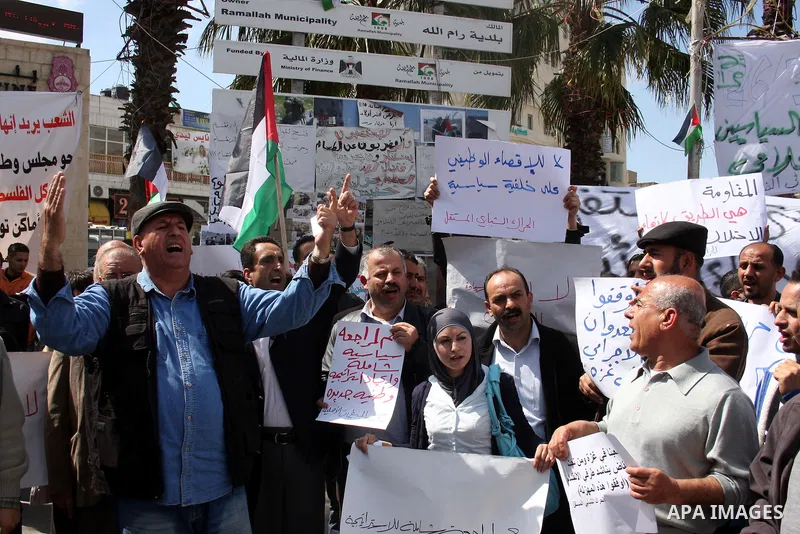 Palestinians headed by Aziz Duweik (unseen) the speaker of the Hamas-dominated Palestinian parliament, take part in a protest in the West Bank city of Ramallah on April 11,2011, calling the Palestinian security forces to...