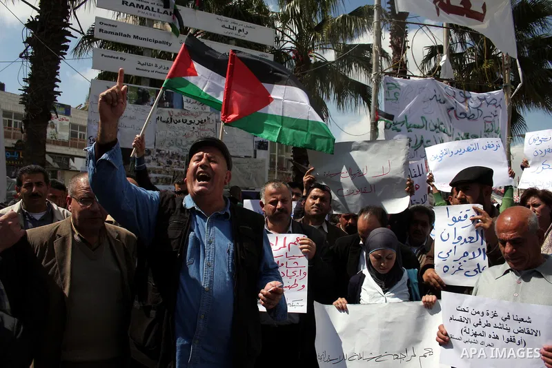 Palestinians headed by Aziz Duweik (unseen) the speaker of the Hamas-dominated Palestinian parliament, take part in a protest in the West Bank city of Ramallah on April 11,2011, calling the Palestinian security forces to...