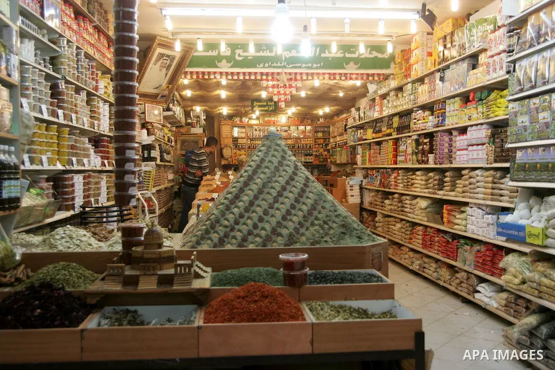 Palestinians shop at the main market in the old city of Jerusalem on April 13, 2011. Photo by Mahfouz Abu Turk