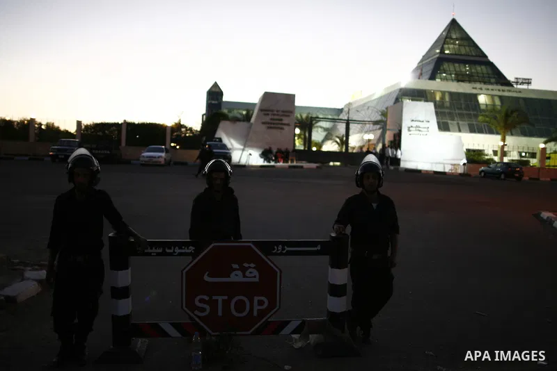 Egyptian soldiers stand guards outside the Sharm el Sheikh International Hospital where the ousted Egyptian leader Hosni Mubarak was admitted after suffering medical complications during questioning, Sharm El Sheikh, Egy...