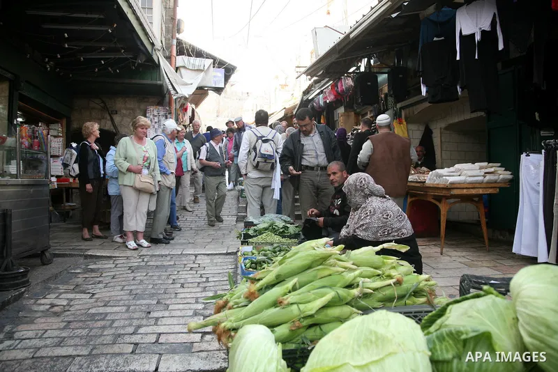 Palestinians shop at the main market in the old city of Jerusalem on April 13, 2011. Photo by Sliman Khader