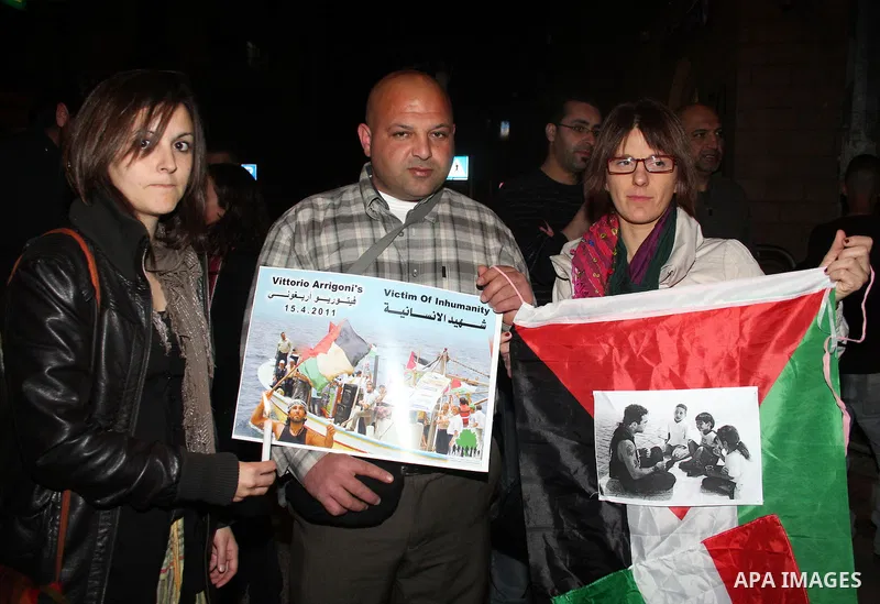 Palestinians take part in a protest against the killing of Italian activist Vittorio Arrigoni in the West Bank of Ramallah April 15, 2011. Hamas found the body on Friday of Arrigoni, a pro-Palestinian Italian activist, w...