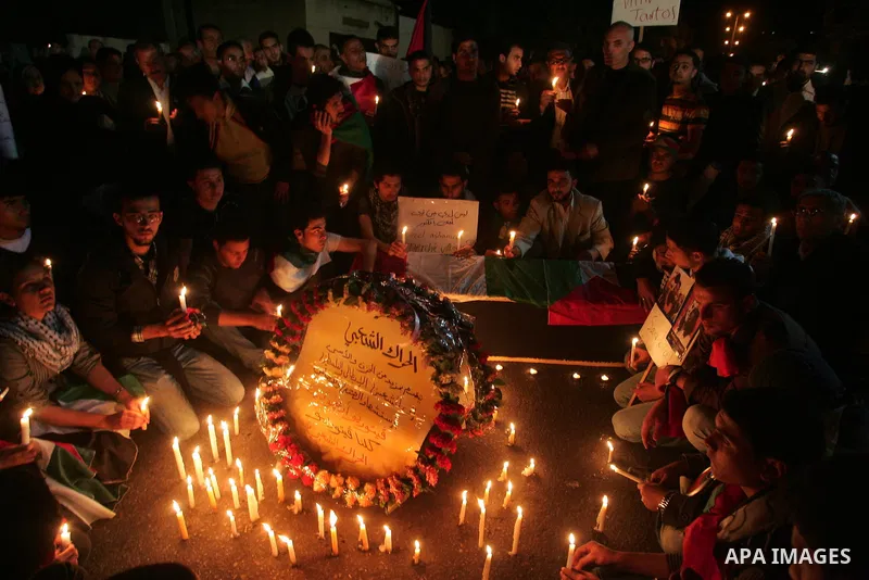 Palestinian light candles during a protest against killing of Italian activist Vittorio Arrigoni in Gaza City, 15 April 2011. Hamas authorities in the Gaza Strip condemned as a 'shameful crime' the kidnap and killing of...