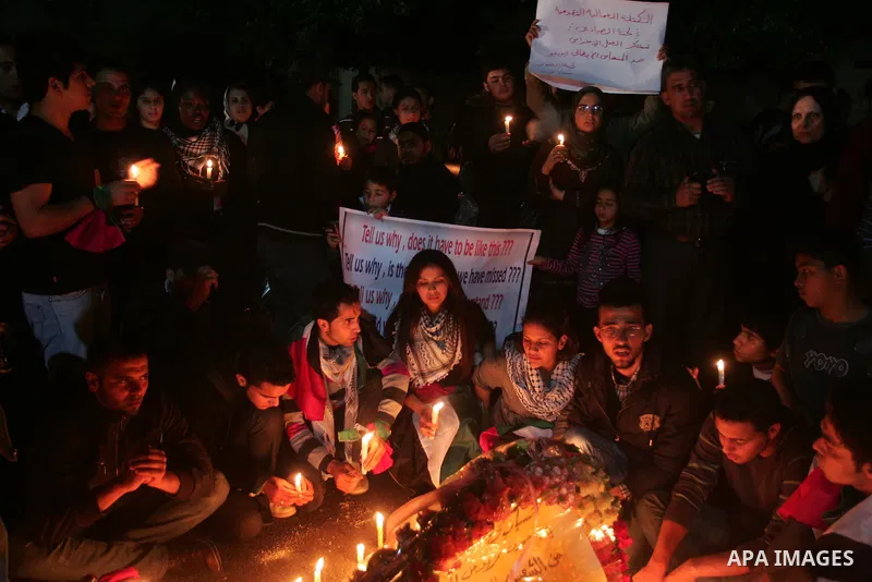Palestinian light candles during a protest against killing of Italian activist Vittorio Arrigoni in Gaza City, 15 April 2011. Hamas authorities in the Gaza Strip condemned as a 'shameful crime' the kidnap and killing of...