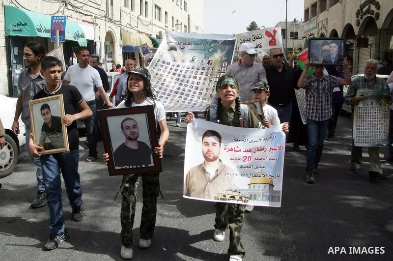 Palestinians take part during a rally demanding the release of their loved ones from Israeli jails in the West Bank city of Jerusalem, on April 16, 2011.Photo by Mahfouz abu Turk