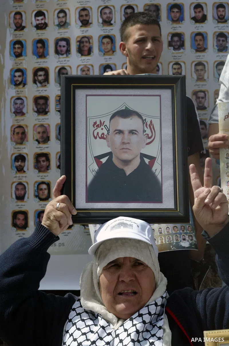 Palestinians take part during a rally demanding the release of their loved ones from Israeli jails in the West Bank city of Jerusalem, on April 16, 2011.Photo by Mahfouz abu Turk