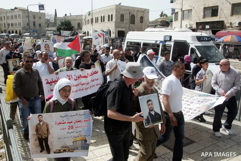 Palestinians take part during a rally demanding the release of their loved ones from Israeli jails in the West Bank city of Jerusalem, on April 16, 2011.Photo by Mahfouz abu Turk