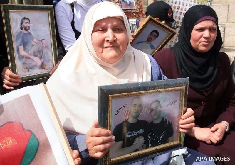 March from the Damascus Gate in East Jerusalem to the Red Cross headquarters where the Palestinian Legislative Council sitters since 290 days, demanding the release of prisoners from Israeli jails. April 16 2011. Sliman...