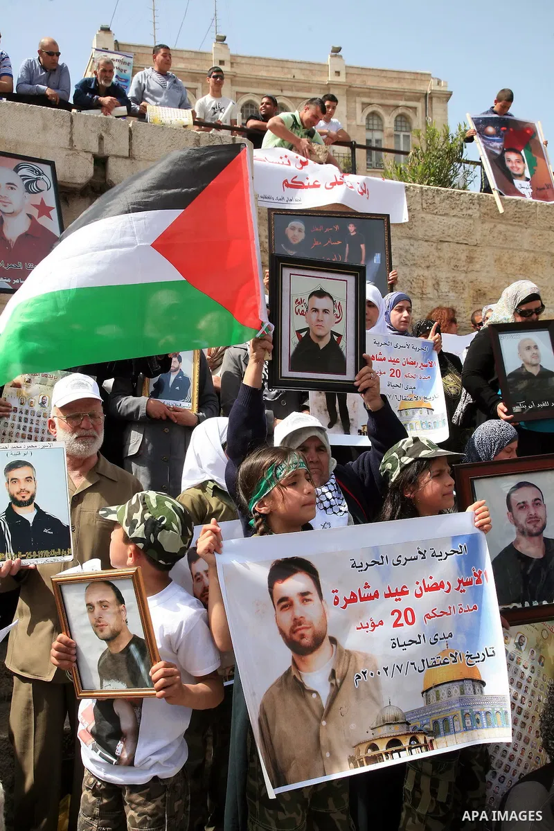 March from the Damascus Gate in East Jerusalem to the Red Cross headquarters where the Palestinian Legislative Council sitters since 290 days, demanding the release of prisoners from Israeli jails. April 16 2011. Sliman...