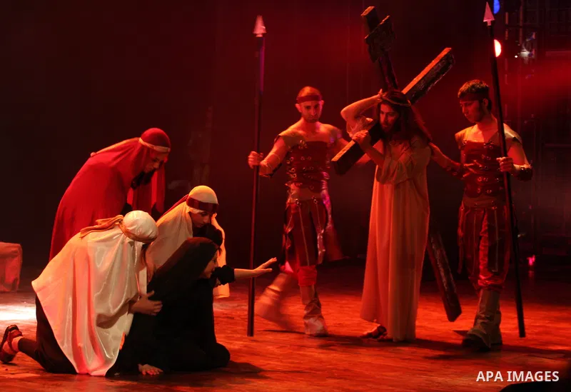 Palestinian Christians perform a play "operetta and I have Vahidi" following the last days of Jesus Christ prior and including his Crucifixion which is marked by Christians with Easter mass, in the city of Ramallah in th...
