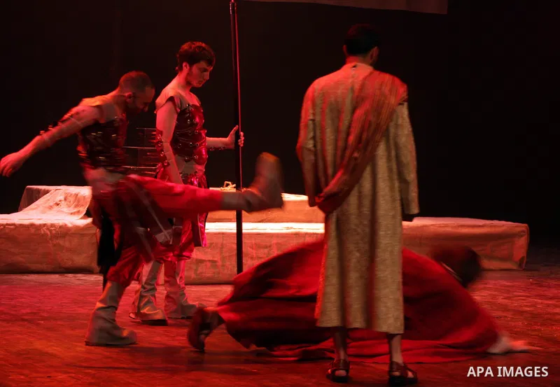 Palestinian Christians perform a play "operetta and I have Vahidi" following the last days of Jesus Christ prior and including his Crucifixion which is marked by Christians with Easter mass, in the city of Ramallah in th...