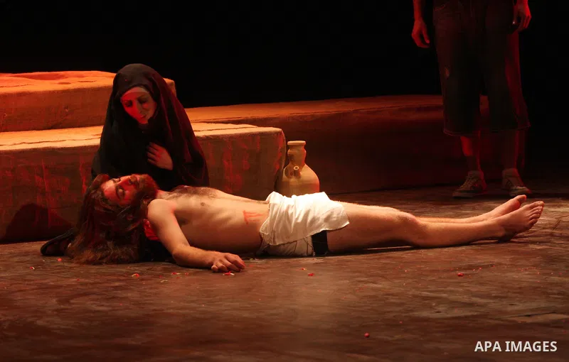 Palestinian Christians perform a play "operetta and I have Vahidi" following the last days of Jesus Christ prior and including his Crucifixion which is marked by Christians with Easter mass, in the city of Ramallah in th...