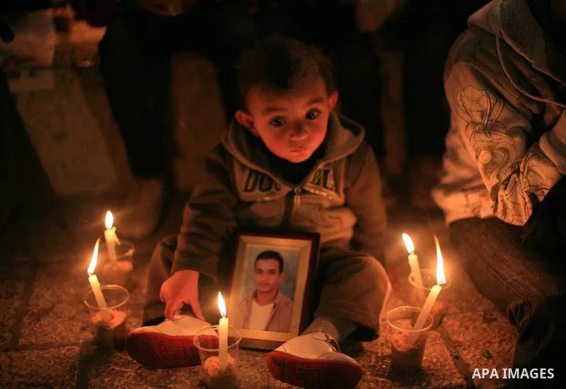 Palestinians light candles during a protest to mark Prisoner's Day in front Damascus Gate in Jerusalem's old city, Sunday, April 17, 2011. Some 5,500 Palestinians are held in Israeli prisons according to figures compiled...