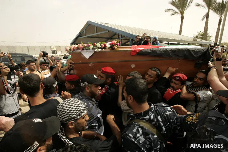 Palestinians and foreigners mourn during the "state funeral" of Italian activist Vittorio Arrigoni in Rafah, southern Gaza Strip, on April 18, 2011 before the transferring of his body to Egypt via the Rafah border crossi...