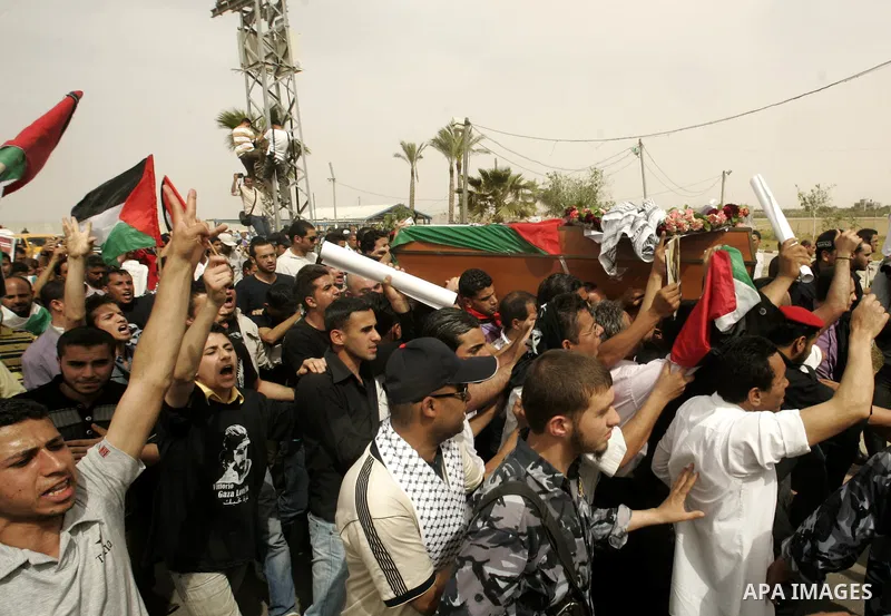 Palestinians and foreigners mourn during the "state funeral" of Italian activist Vittorio Arrigoni in Rafah, southern Gaza Strip, on April 18, 2011 before the transferring of his body to Egypt via the Rafah border crossi...