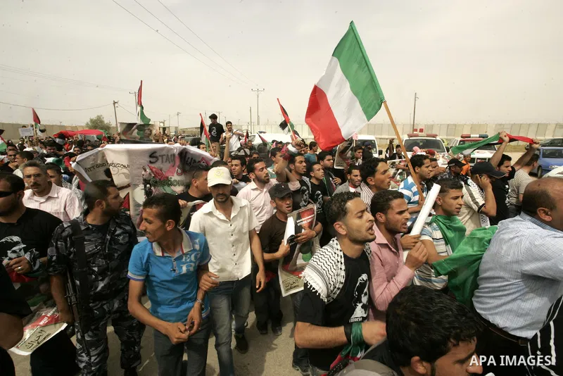 Palestinians and foreigners mourn during the "state funeral" of Italian activist Vittorio Arrigoni in Rafah, southern Gaza Strip, on April 18, 2011 before the transferring of his body to Egypt via the Rafah border crossi...