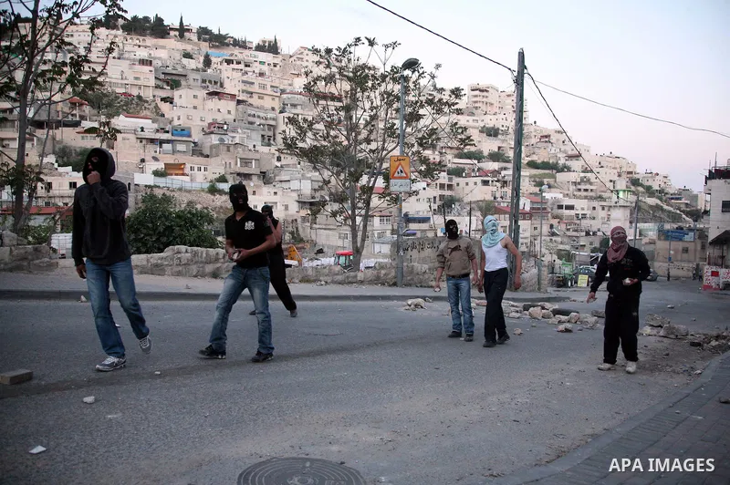 Palestinian youths hurl stones toward Israeli soldiers during the clashes in the Jerusalem neighbourhood of Silwan on April 20,2011. Photo by Sliman Khader