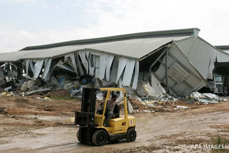 A picture shows the damage after Israeli troops entered the Gaza Strip briefly on April 21, 2011 and demolished several buildings that the military said were being used by "terrorist organisations." Palestinians said the...