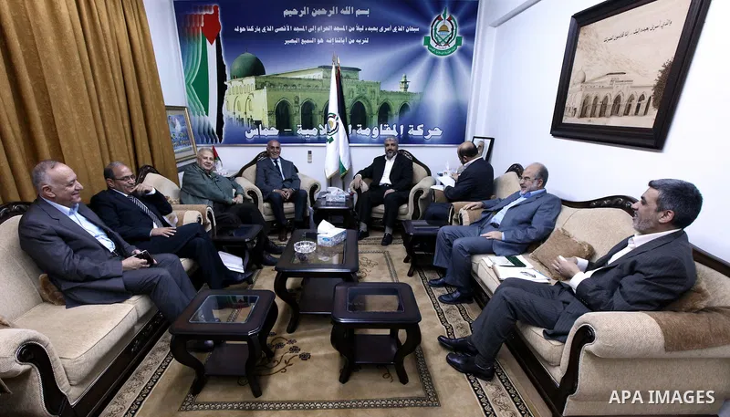 The head of the Hamas political bureau, Khaled Mashaal meets with the Palestinian independant members delegation in Damascus on April 21,2011. Photo by Majd Majd