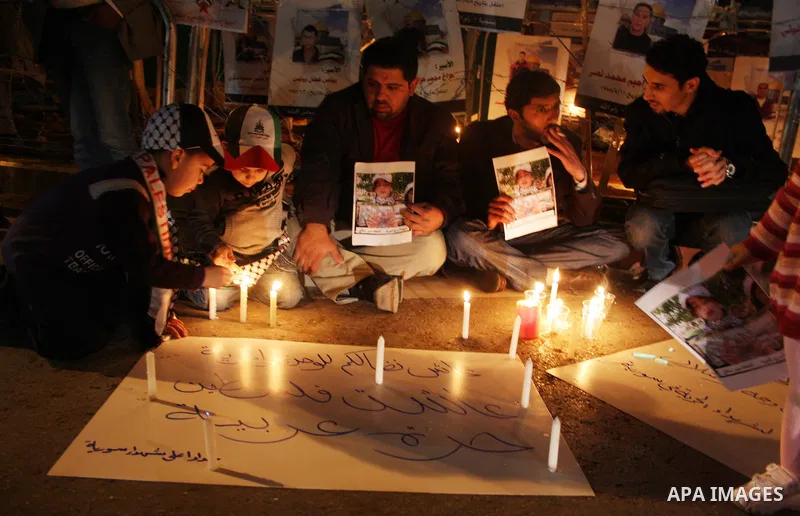 Palestinian lighting the candles in solidarity with the Syrian people in the West Bank city of Ramallah April 23, 2011. Photo by Issam Rimawi