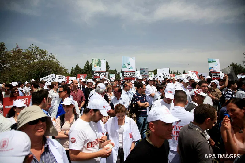 Doctors and medical students from all over Israel protest outside the Knesset in Jerusalem on April 27,2011 against the poor terms of their employment. Due to their strike surgeries that are not urgent will not be perfor...