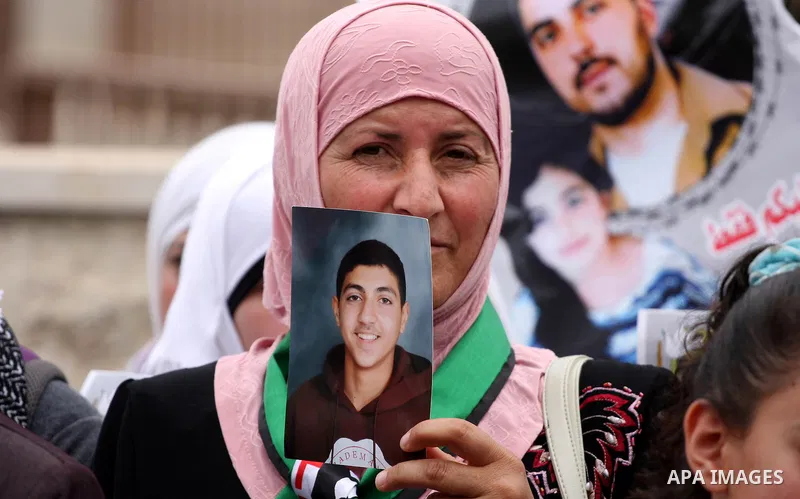 Palestinians carry pictures of their jailed relatives being held in Israel prisons during a protest calling for their release at the International Red Cross building in the West Bank city of Ramallah, April 28,2011. Phot...