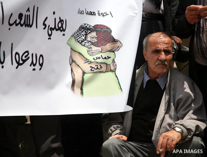Palestinians residents of Jerusalem demonstrate at the Damascus Gate outside Jerusalem's old city on May 1, 2011, as they welcome reports that rival political movements the secularist Fatah and radical Islamist Hamas fac...