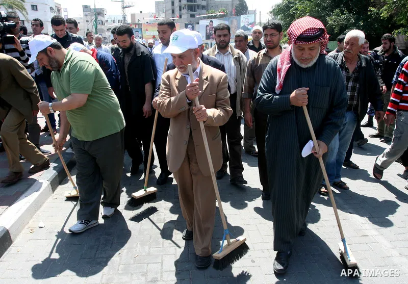 Palestinian Hamas leader, Khaleel Al-Hayia Participate in cleaning streets and planting olive trees during a campaign organized by Hamas in Gaza City on May 1, 2011. Photo by Mohammed Asad