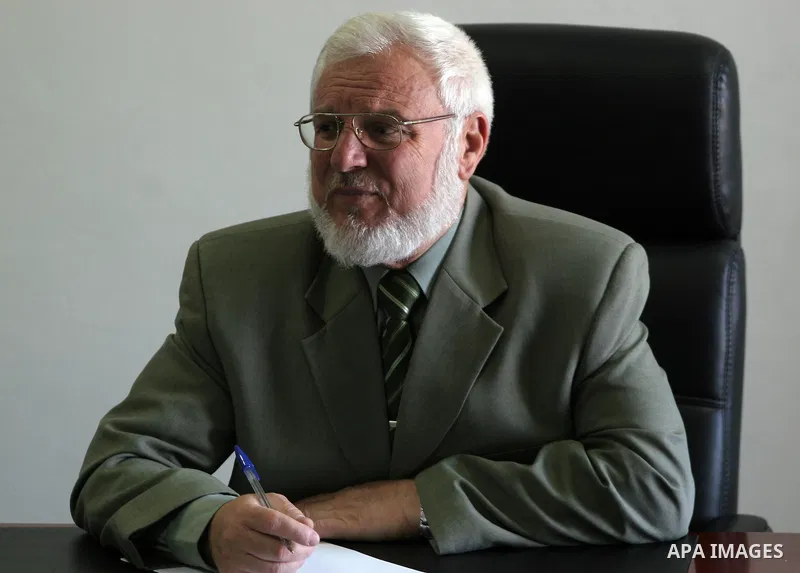 Palestinian parliament spokesman, Aziz Dweik meets with Hamas members of the Palestinian Legislative Council (PLC) at his office in the West Bank city of Hebron on May 03, 2011, a day before Palestinian factions sign a r...