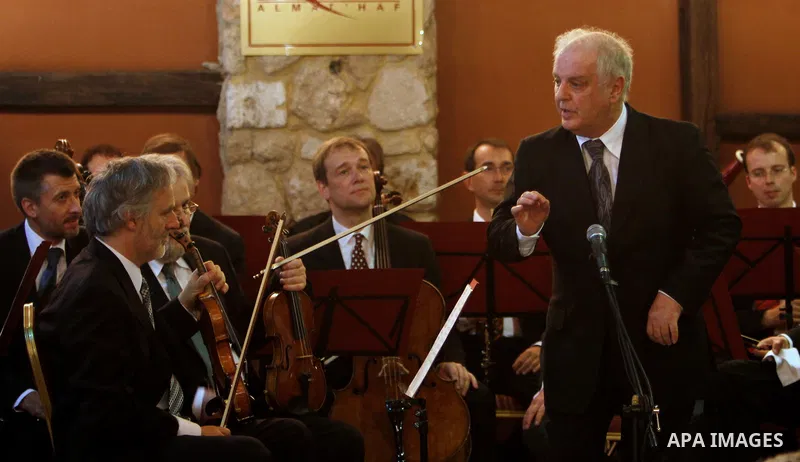 Israeli Maestro Daniel Barenboim, UN Messenger of Peace, conducts the Orchestra for Gaza, a mixed orchestra of European musicians, during concert at the Al Mathaf Cultural House in Gaza City, Tuesday, May, 3, 2011. Baren...