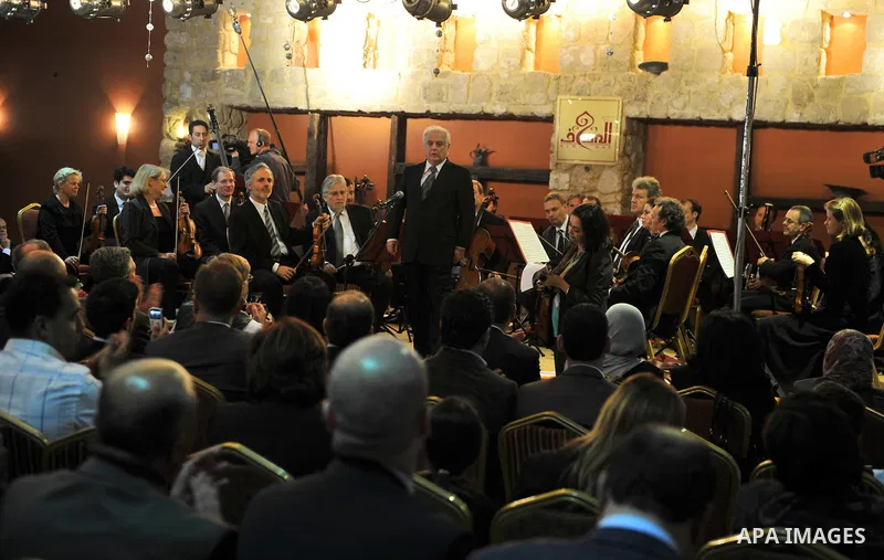Israeli Maestro Daniel Barenboim, UN Messenger of Peace, conducts the Orchestra for Gaza, a mixed orchestra of European musicians, during concert at the Al Mathaf Cultural House in Gaza City, Tuesday, May, 3, 2011. Baren...