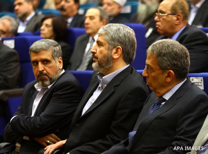 Palestinian Hamas leader Khaled Meshaal sits between the Arab League secretary general Amr Mussa and Jihad Islamic leader, Ramadan Shalah as they attend a reconciliation ceremony between the Fatah party and the Hamas mov...