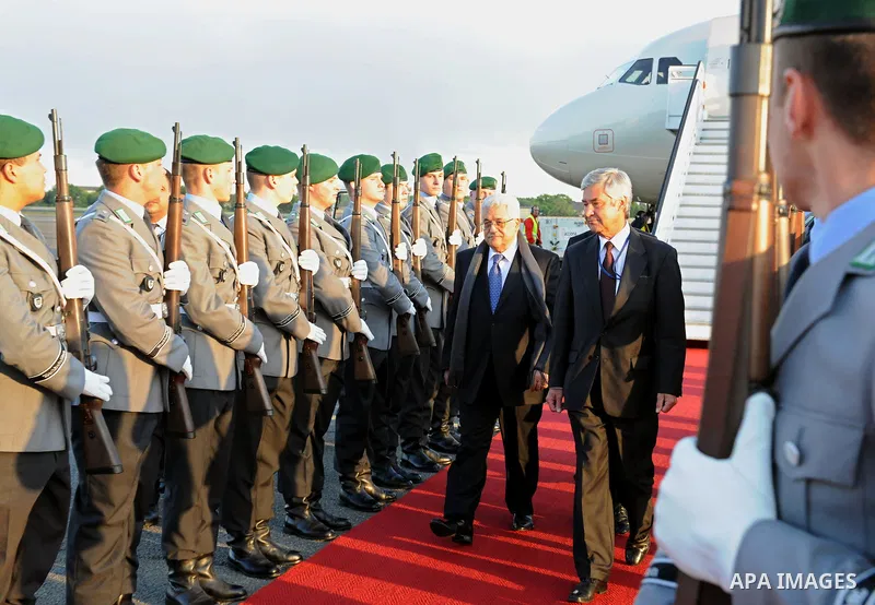 Palestinian President Mahmoud Abbas (Abu Mazen) during access to Berlin in Germany, on May 4, 2011. Photo by Thaer Ganaim