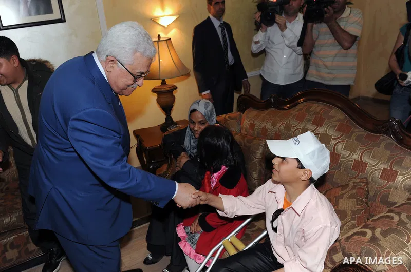 Palestinian President Mahmud Abbas visits Gaza wounded travelers to Slovenia at Amman airport on May 6, 2011 in Berlin. Photo by Thaer Ganaim