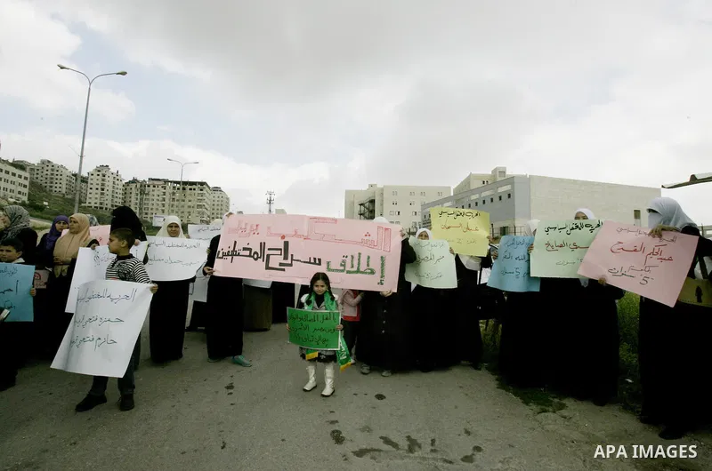 Palestinian women hamas holds a portrait of her relative who is held in jail in Jneid Prison ,during a demonstration in the West Bank city of Nablus for the release of Hamas prisoners from Palestinian jails. Saturday, Ma...