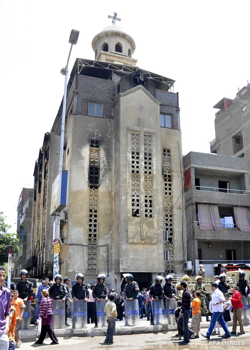 Egyptian military soldiers stand guard as Christians remove objects from the Virgin Mary church in the popular area of Imbaba in the Egyptian capital of Cairo on May 8, 2011 after clashes between Muslims and Christians w...