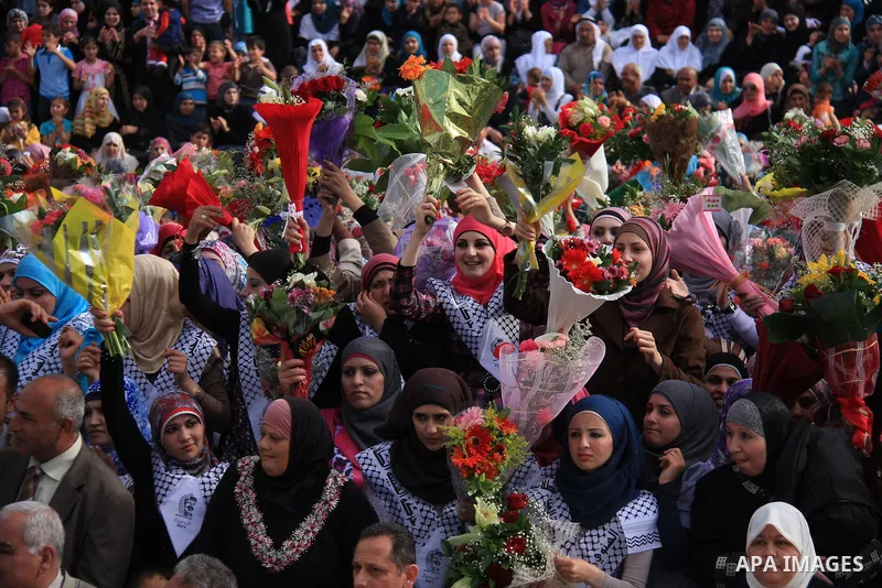Palestinian students from the Fatah movement take part in a rally during their graduation ceremony at A-Najah University in the West Bank city of Nablus, Sunday, May 8, 2011. Photo by Wagdi Eshtayah