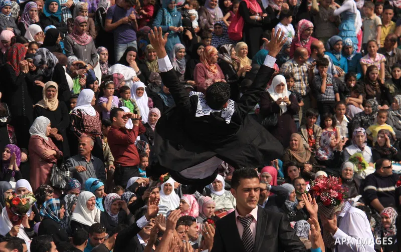 Palestinian students from the Fatah movement take part in a rally during their graduation ceremony at A-Najah University in the West Bank city of Nablus, Sunday, May 8, 2011. Photo by Wagdi Eshtayah