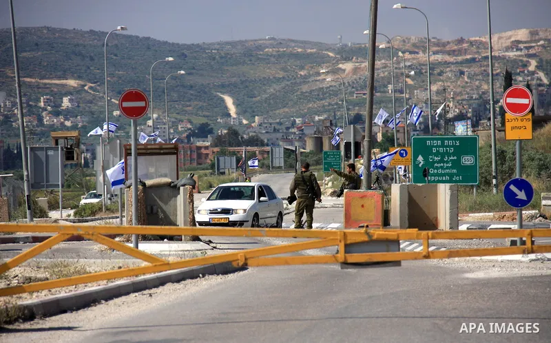 Israeli troops shut down al-Hamra checkpoint to prevent citizens from crossing to west Bank city of Nablus on May 10, 2011. Photo by Wagdi Eshtayah