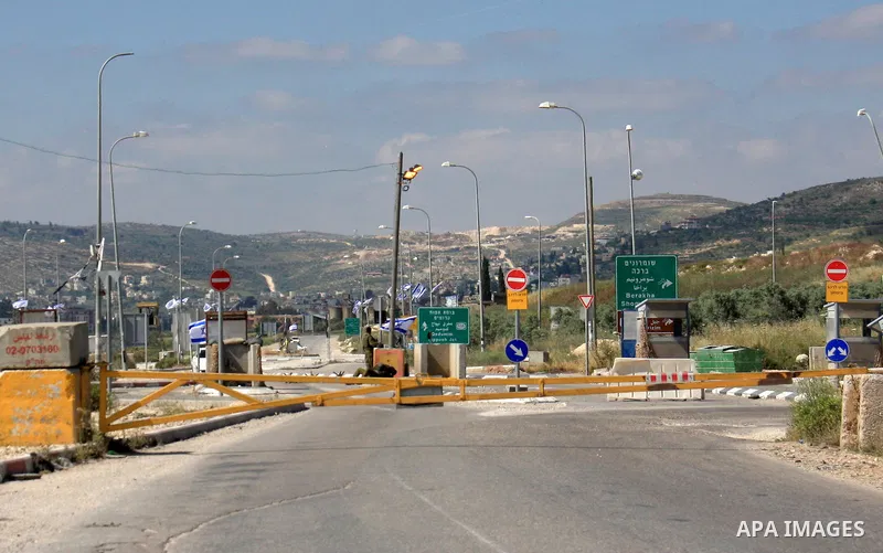 Israeli troops shut down al-Hamra checkpoint to prevent citizens from crossing to west Bank city of Nablus on May 10, 2011. Photo by Wagdi Eshtayah