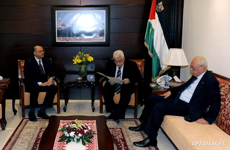 Palestinian President Mahmoud Abbas (Abu Mazen) during a meeting Egyptian Ambassador Yasser Osman in the West Bank city of Ramallah on May 12, 2011. Photo by Mohammed Atiq