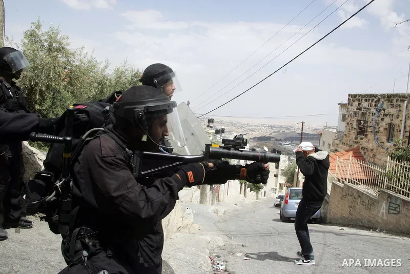 Israeli border policeman takes aim with a teargas grenade launcher in the East Jerusalem neighborhood of A-Tur, on 13 May 2011. Riots broke out in several flashpoints in East Jerusalem following the Friday Prayers. follo...