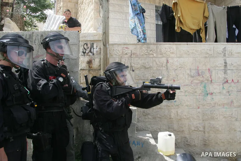 Israeli border policeman takes aim with a teargas grenade launcher in the East Jerusalem neighborhood of A-Tur, on 13 May 2011. Riots broke out in several flashpoints in East Jerusalem following the Friday Prayers. follo...