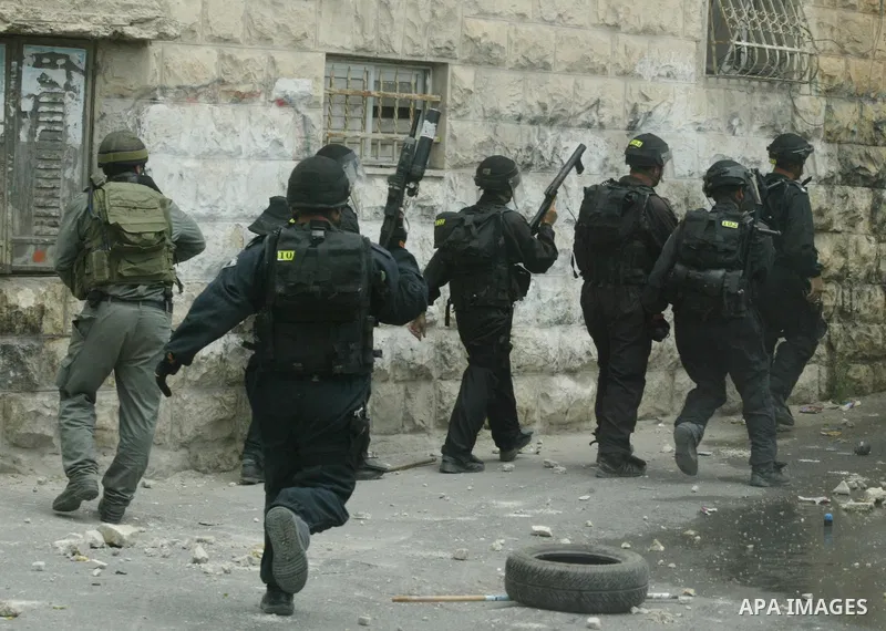 Israeli riot and undercover policemen take position during clashes with Palestinian protesters in the east Jerusalem Arab neighborhood of Issawiya on May 15, 2011 while heavy clashes broke out near Ramallah in the West B...