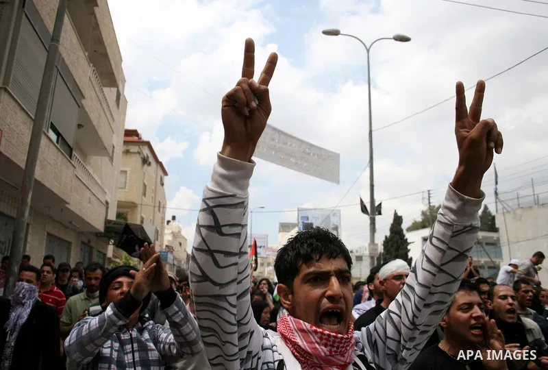 Palestinians march towards the Israeli manned Qalandia checkpoint between Jerusalem and the West Bank city of Ramallah on May 15, 2011. Palestinians across the Israeli occupied territories rallied to mark the 63rd annive...
