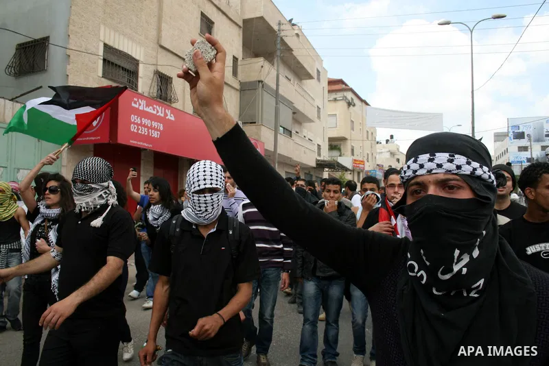 Palestinians march towards the Israeli manned Qalandia checkpoint between Jerusalem and the West Bank city of Ramallah on May 15, 2011. Palestinians across the Israeli occupied territories rallied to mark the 63rd annive...
